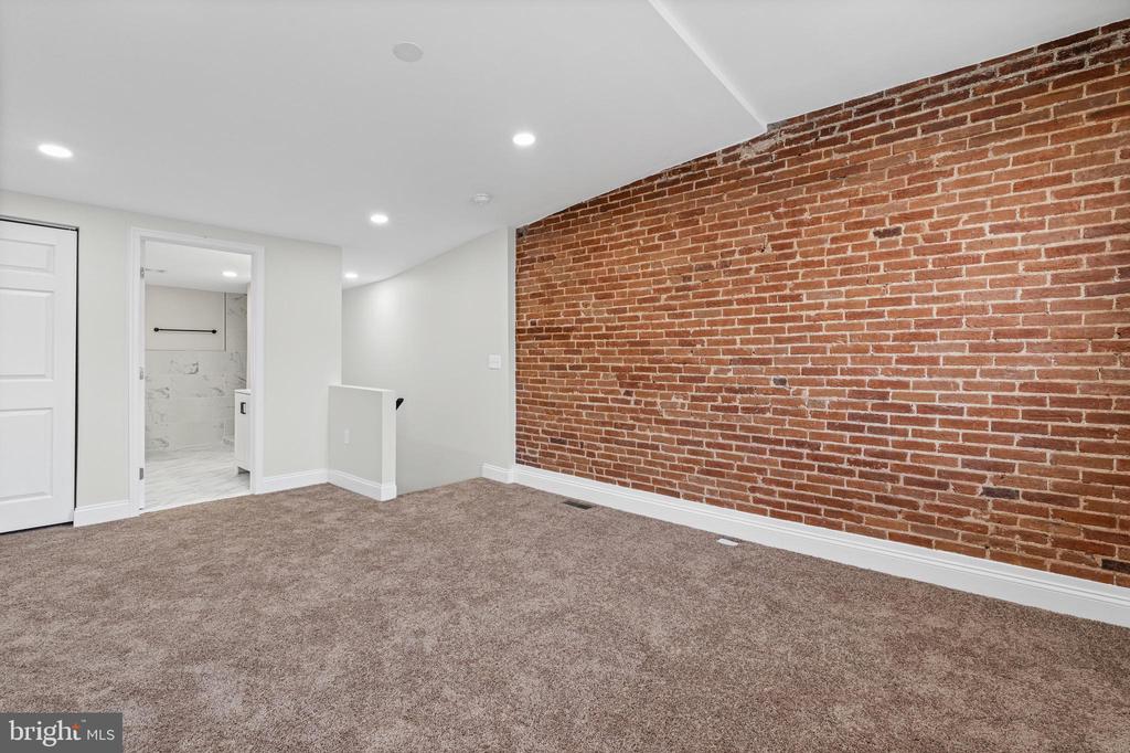923 BENNETT PLACE