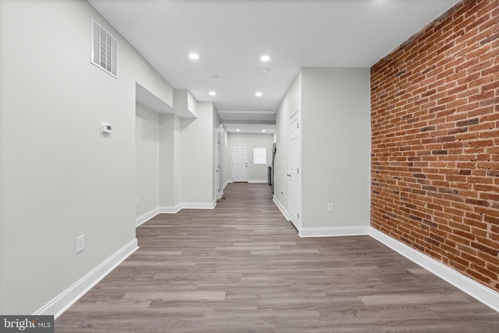 923 BENNETT PLACE
