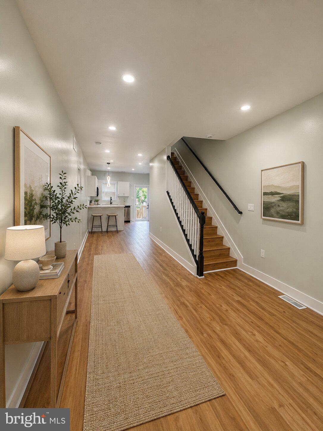 2512 HOLLINS STREET