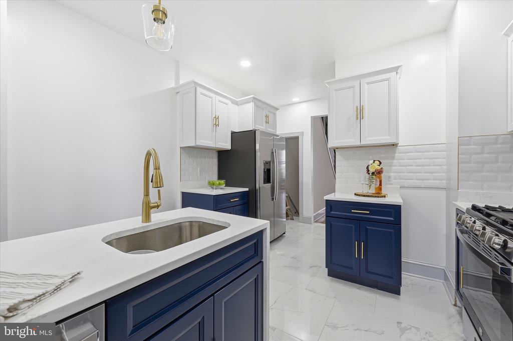 416 E 28TH STREET