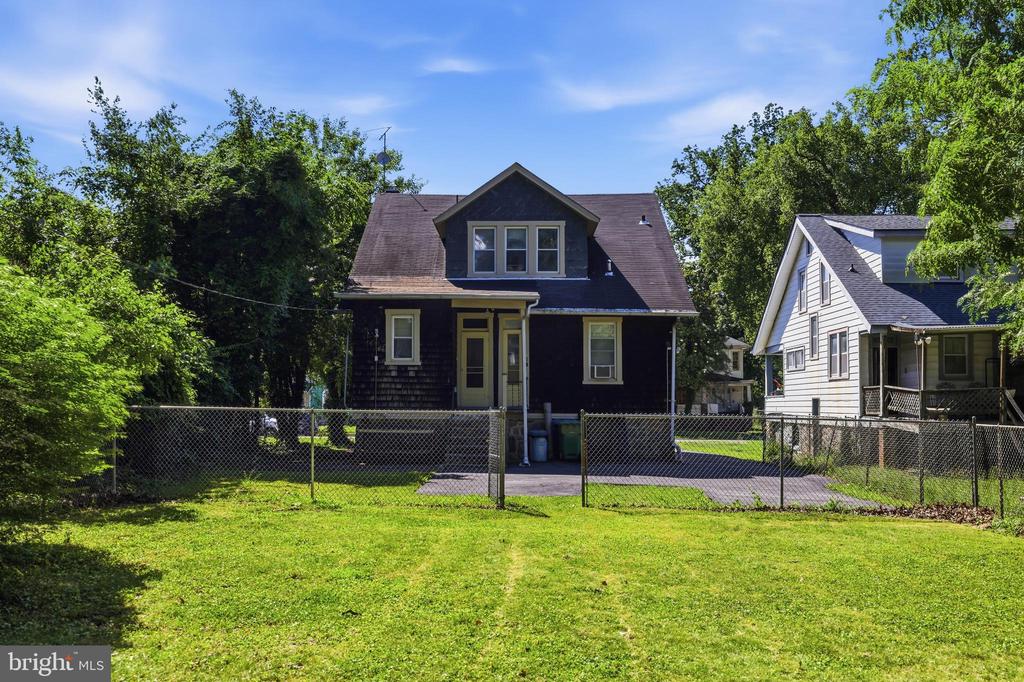 3811 WOODBINE AVENUE