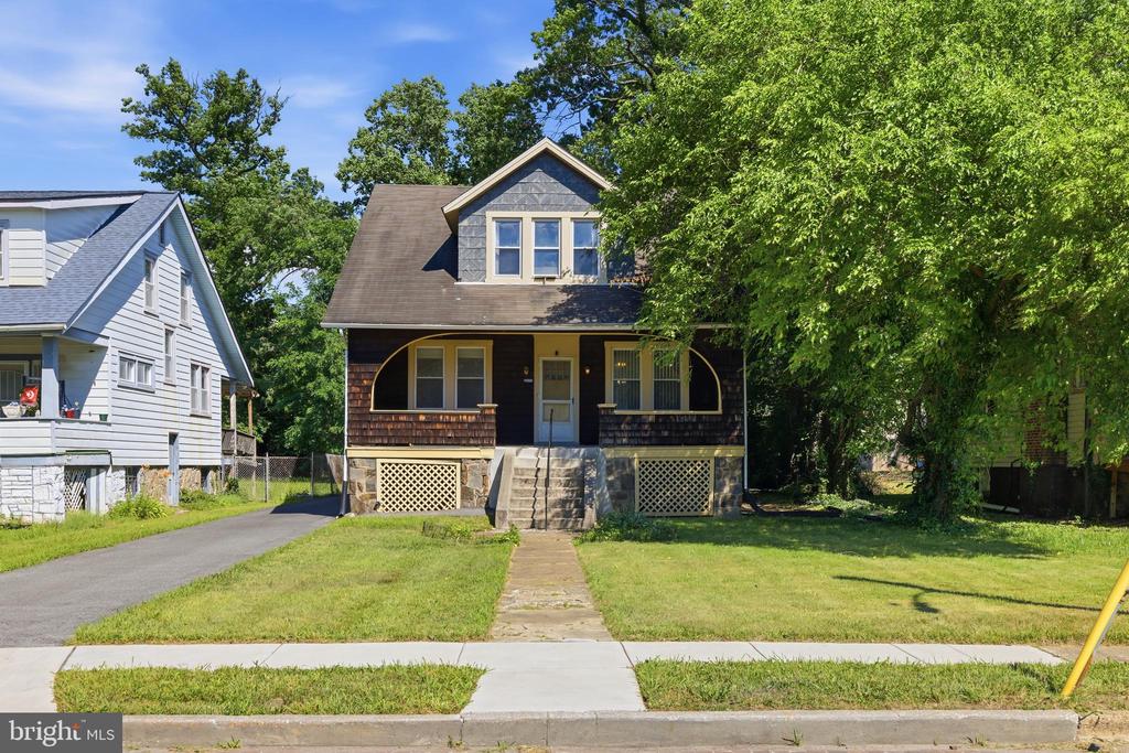 3811 WOODBINE AVENUE