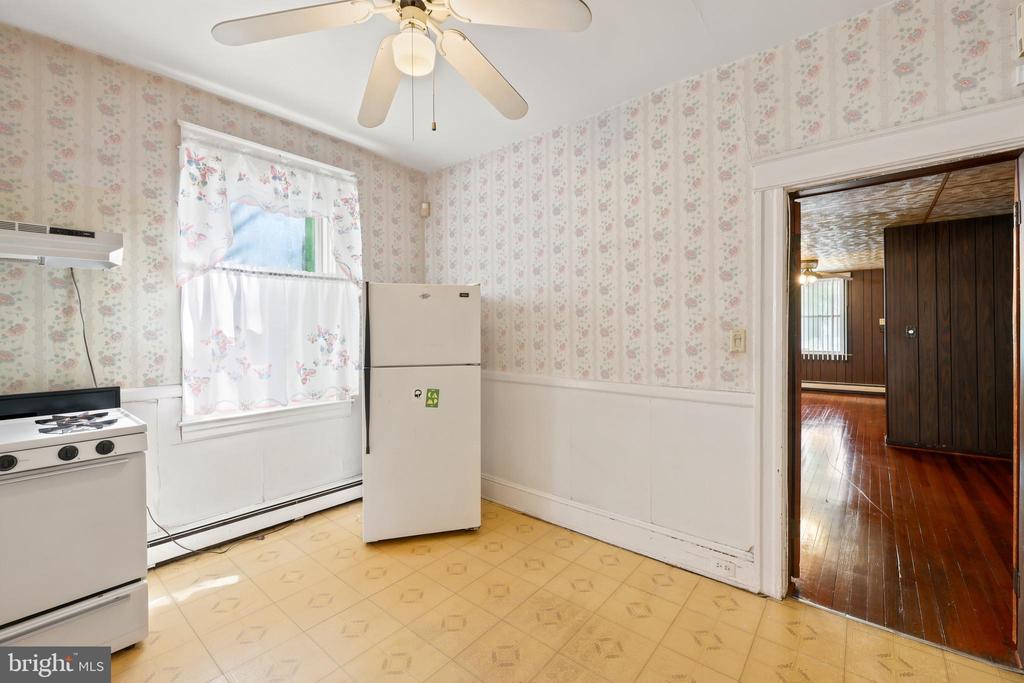 3811 WOODBINE AVENUE