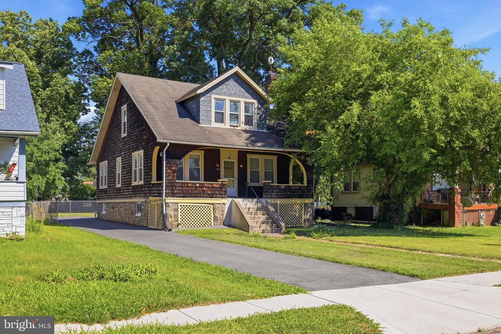 3811 WOODBINE AVENUE