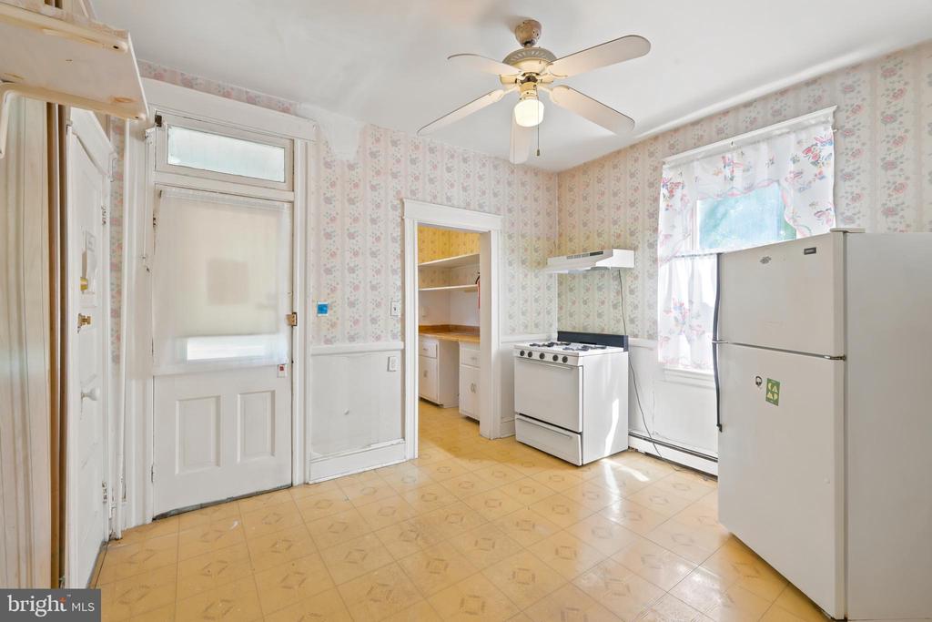 3811 WOODBINE AVENUE