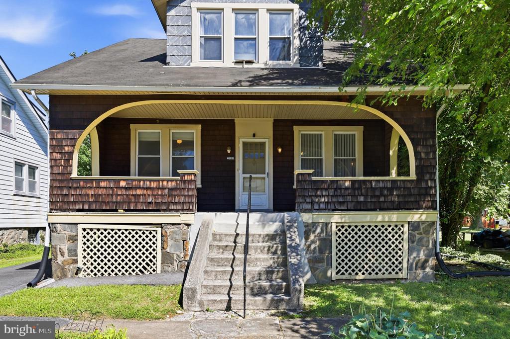 3811 WOODBINE AVENUE
