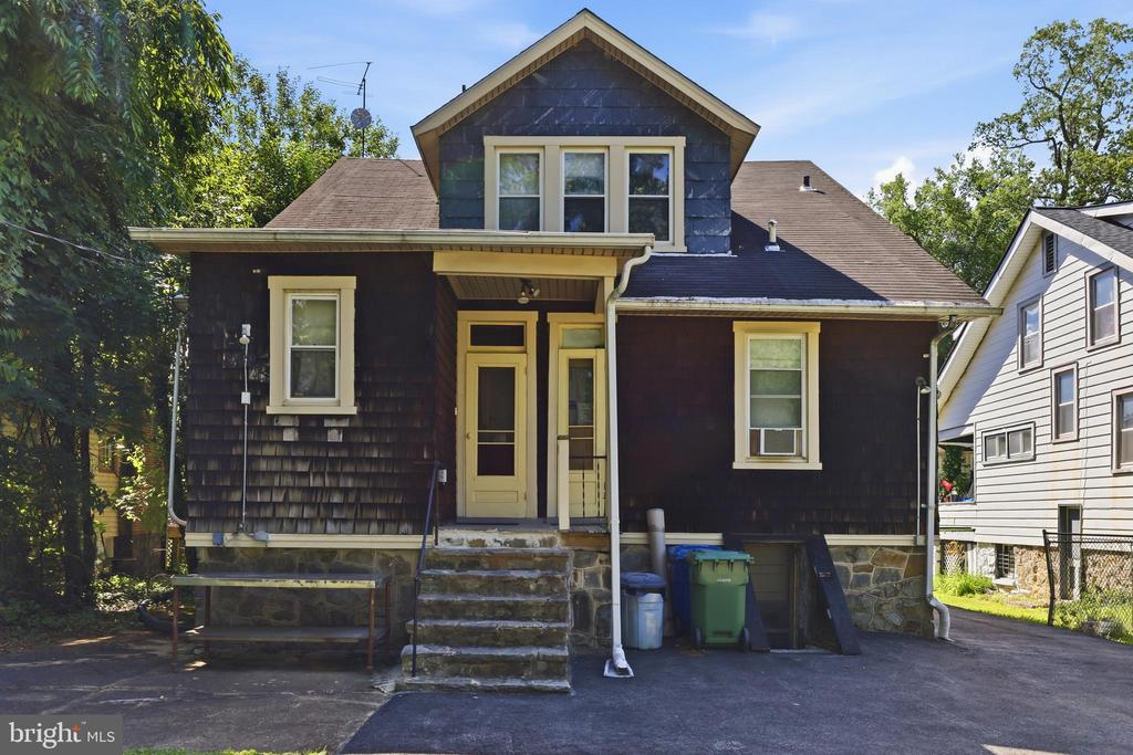 3811 WOODBINE AVENUE