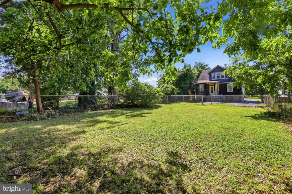 3811 WOODBINE AVENUE