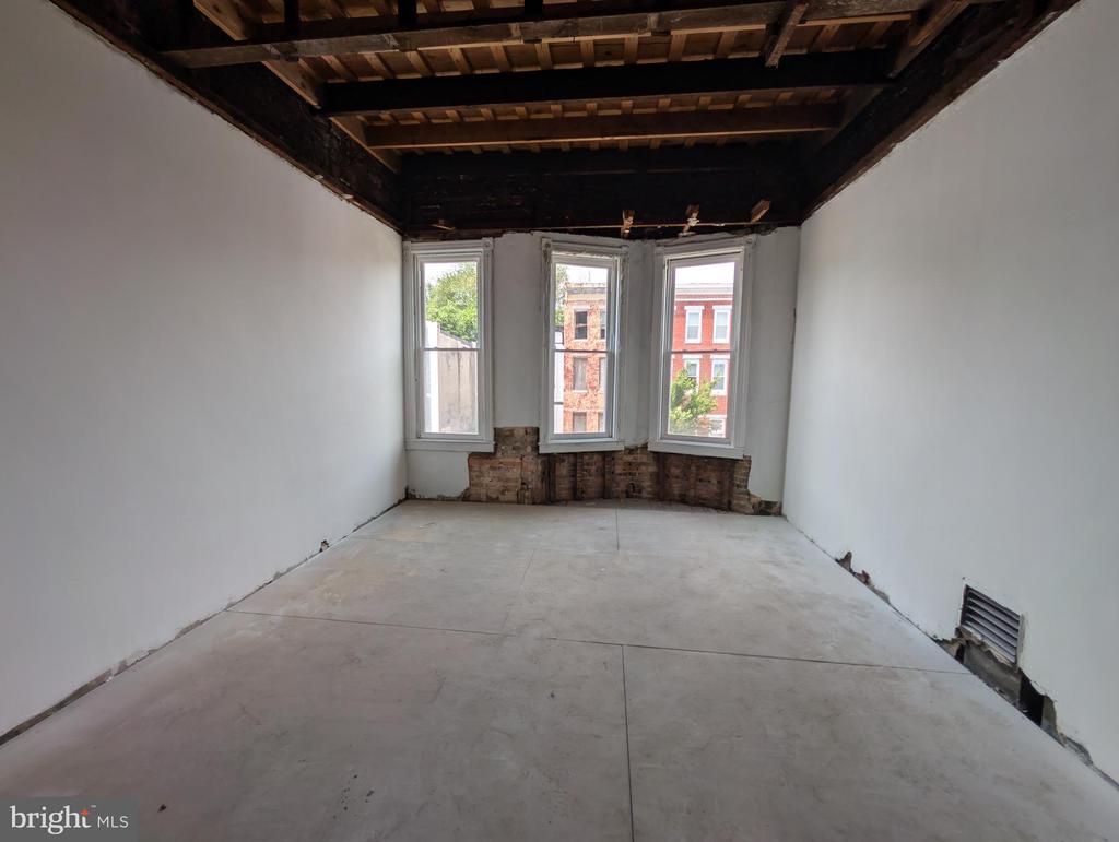 1821 W FAYETTE STREET