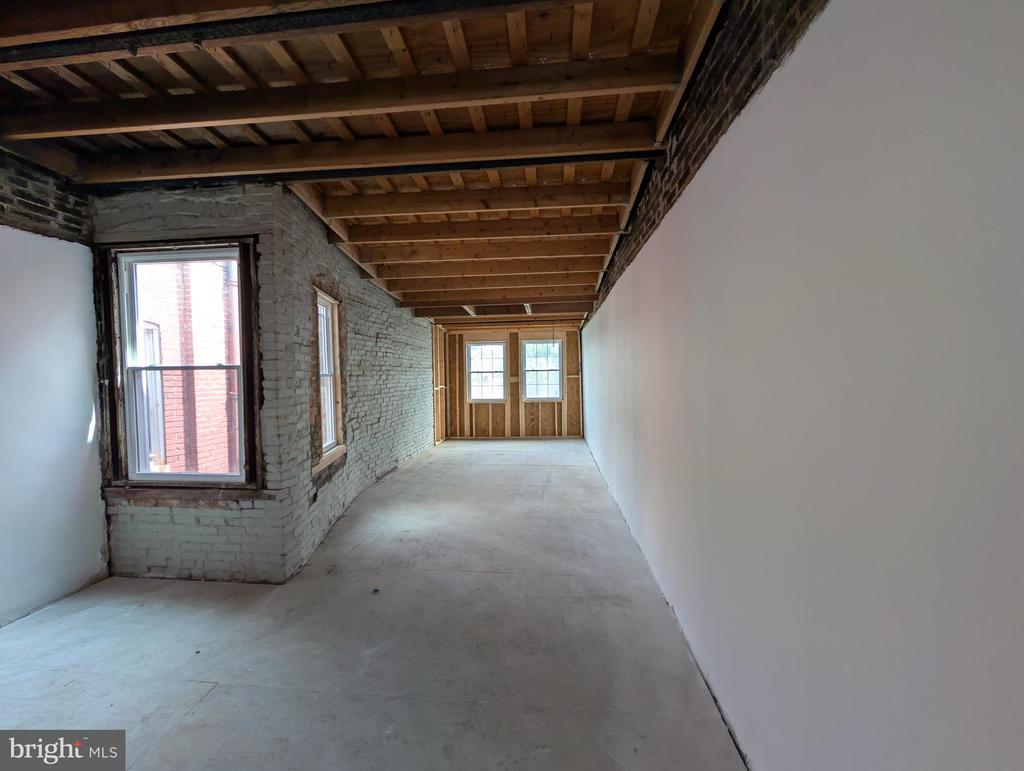 1821 W FAYETTE STREET