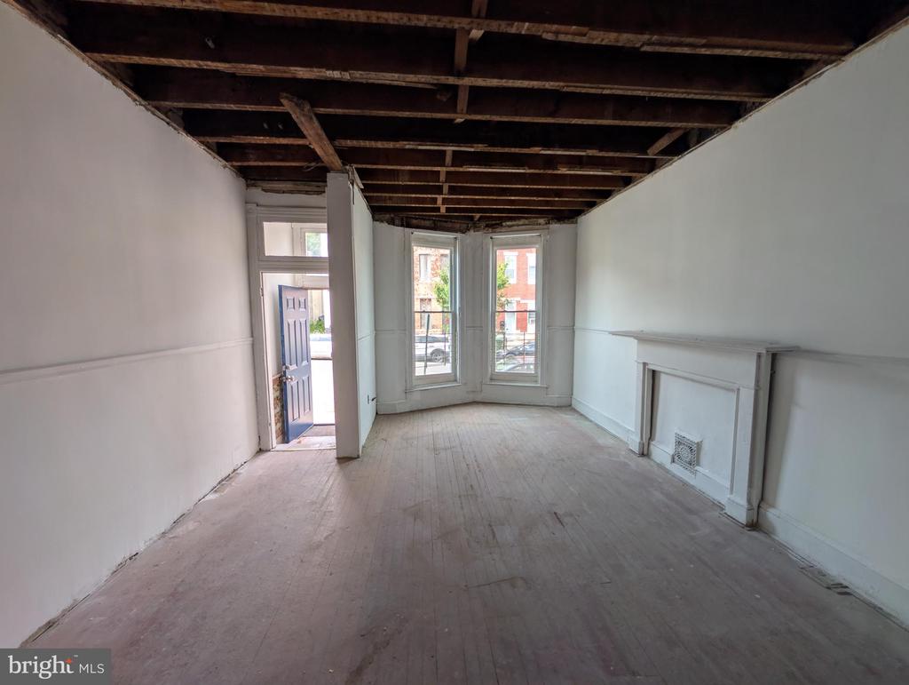 1821 W FAYETTE STREET