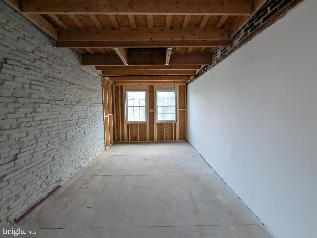 1821 W FAYETTE STREET