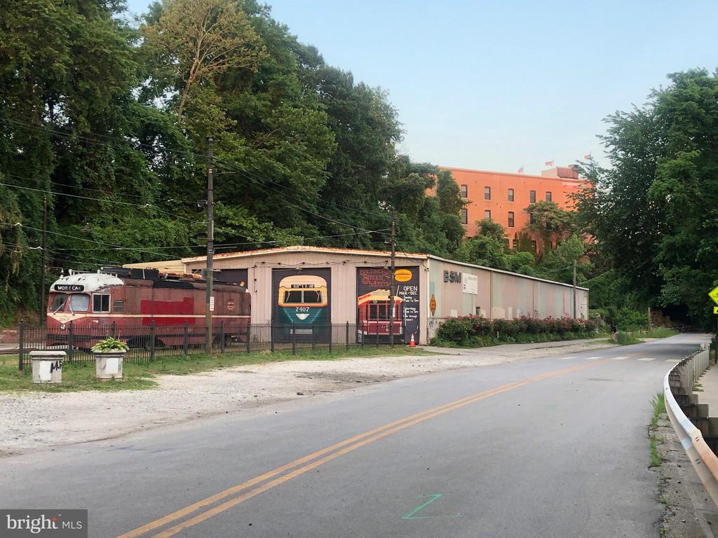 2090 CLIPPER PARK ROAD