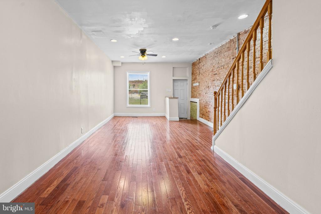 2127 W MULBERRY STREET