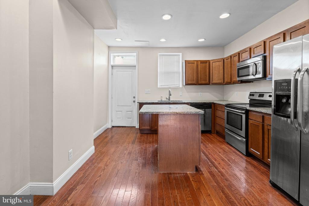 2127 W MULBERRY STREET