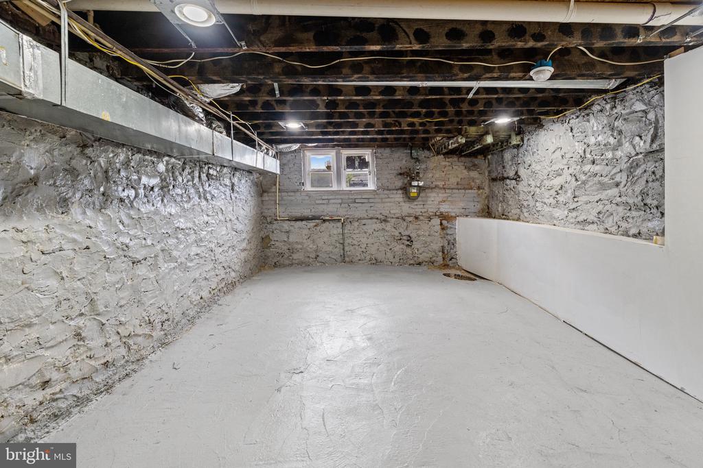 2127 W MULBERRY STREET