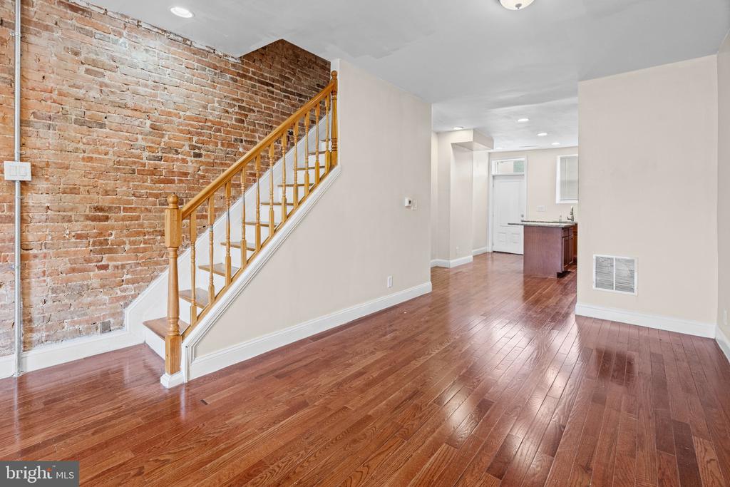 2127 W MULBERRY STREET