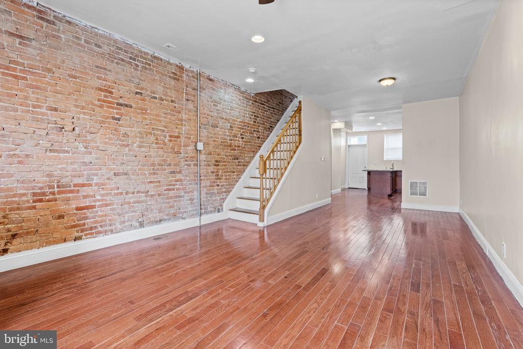 2127 W MULBERRY STREET