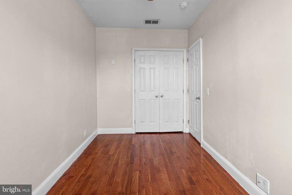 2127 W MULBERRY STREET