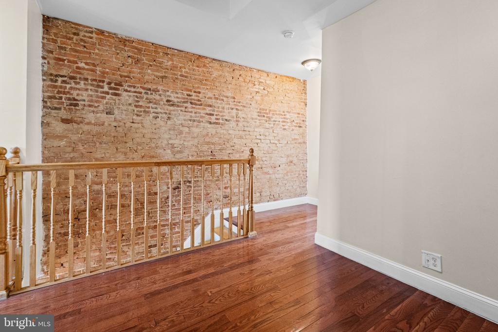2127 W MULBERRY STREET