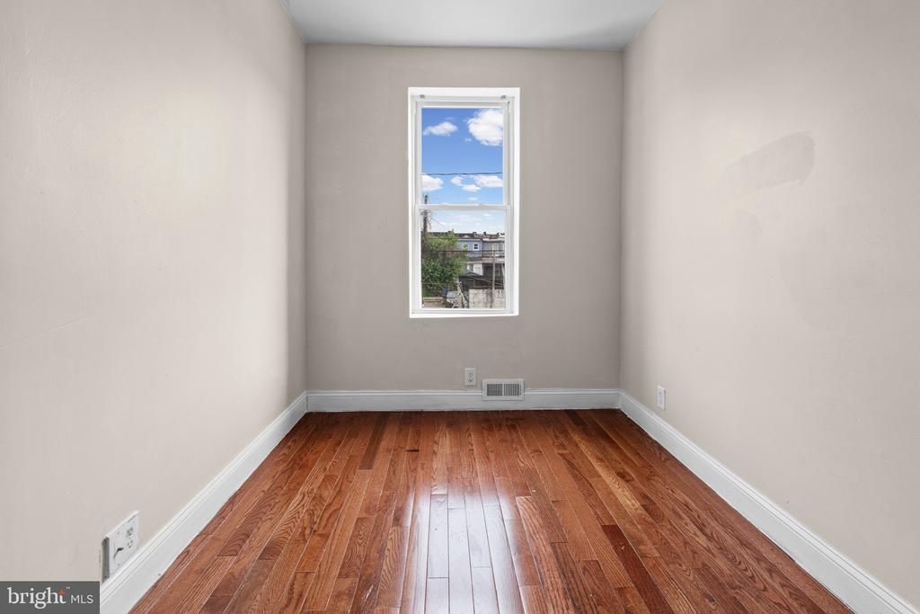 2127 W MULBERRY STREET