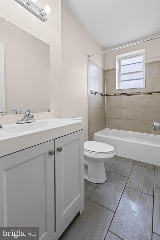 2127 W MULBERRY STREET