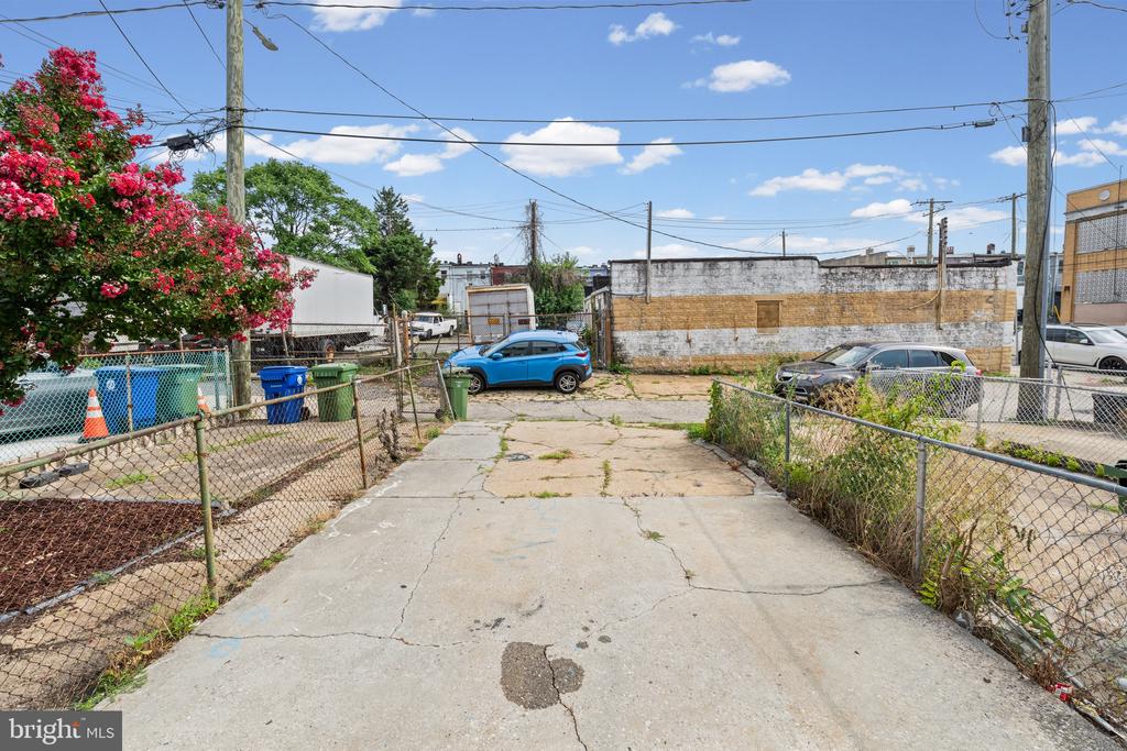2127 W MULBERRY STREET