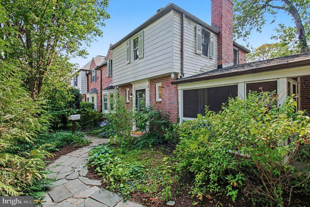 308 EASTWAY COURT