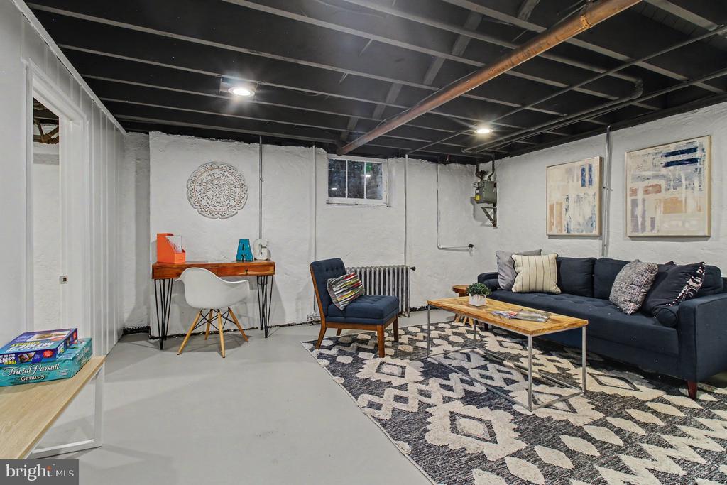 308 EASTWAY COURT