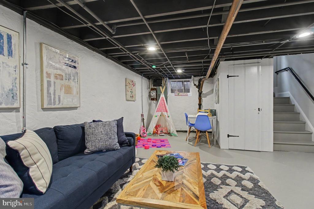 308 EASTWAY COURT