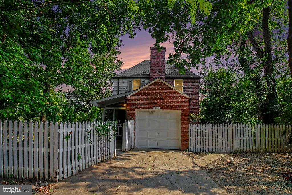 308 EASTWAY COURT