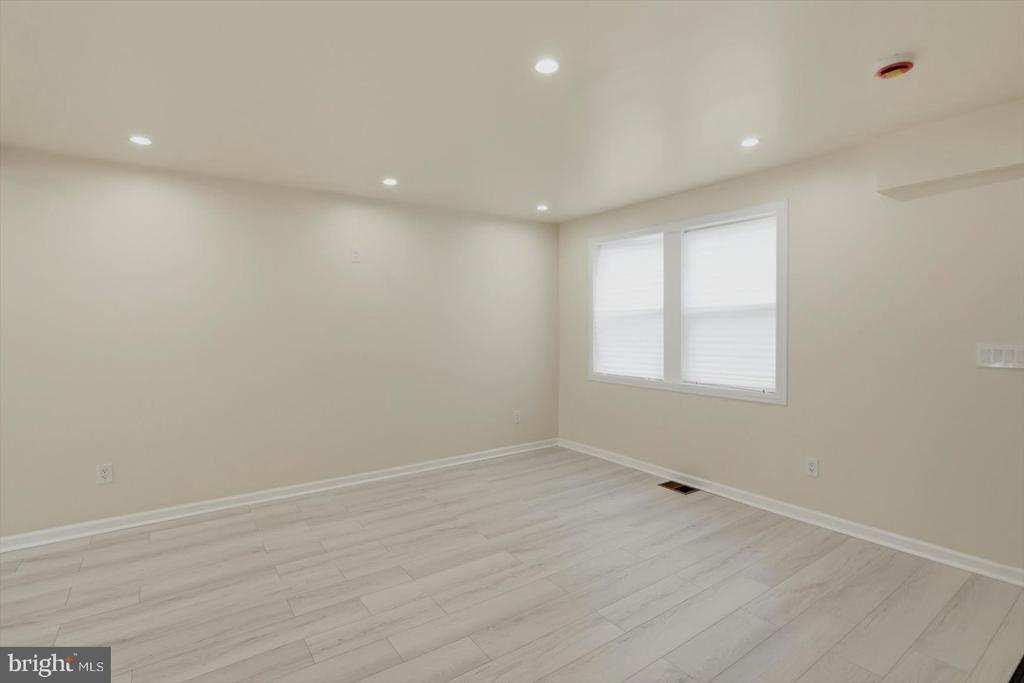 16 S MOUNT OLIVET LANE