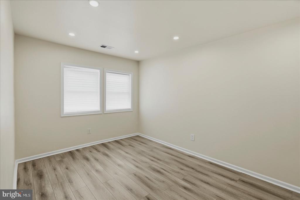 16 S MOUNT OLIVET LANE