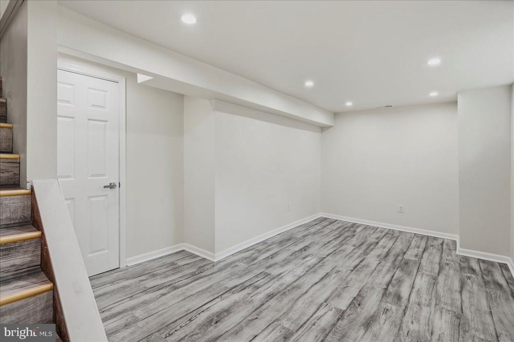 16 S MOUNT OLIVET LANE