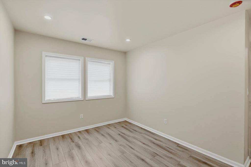 16 S MOUNT OLIVET LANE