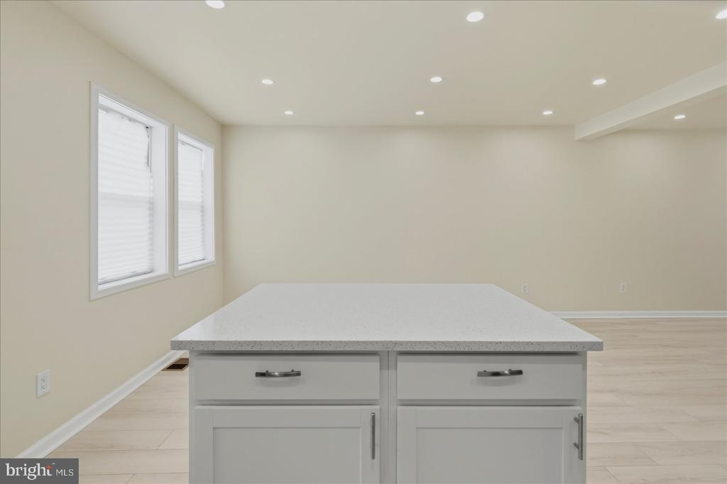 16 S MOUNT OLIVET LANE