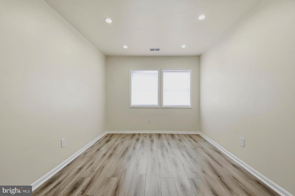 16 S MOUNT OLIVET LANE