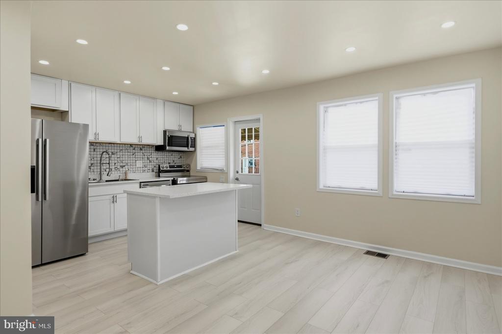 16 S MOUNT OLIVET LANE