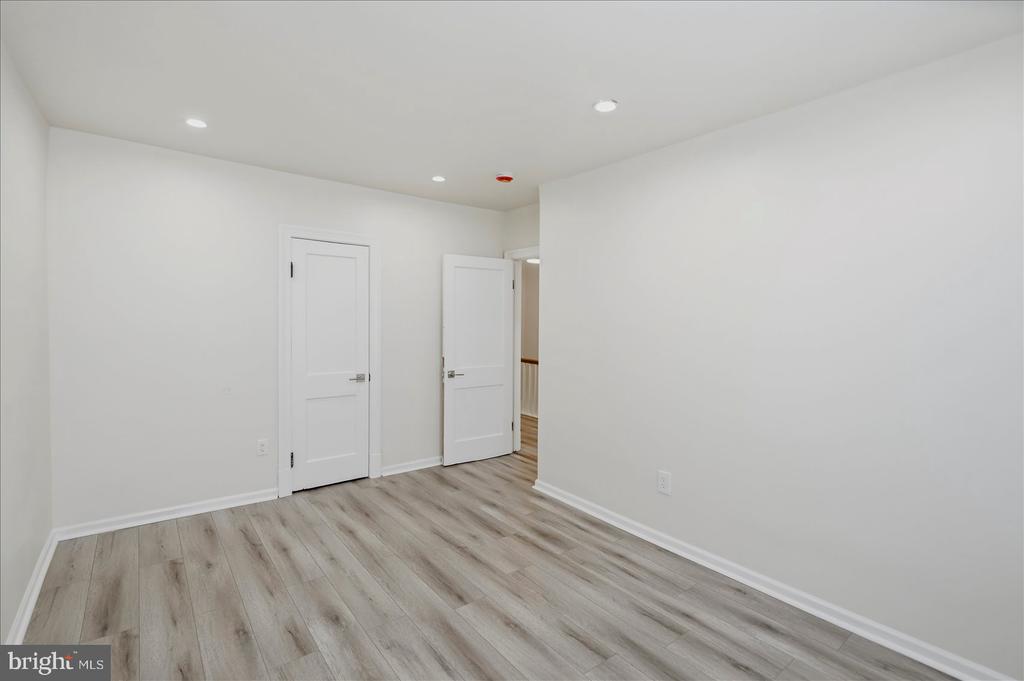 16 S MOUNT OLIVET LANE