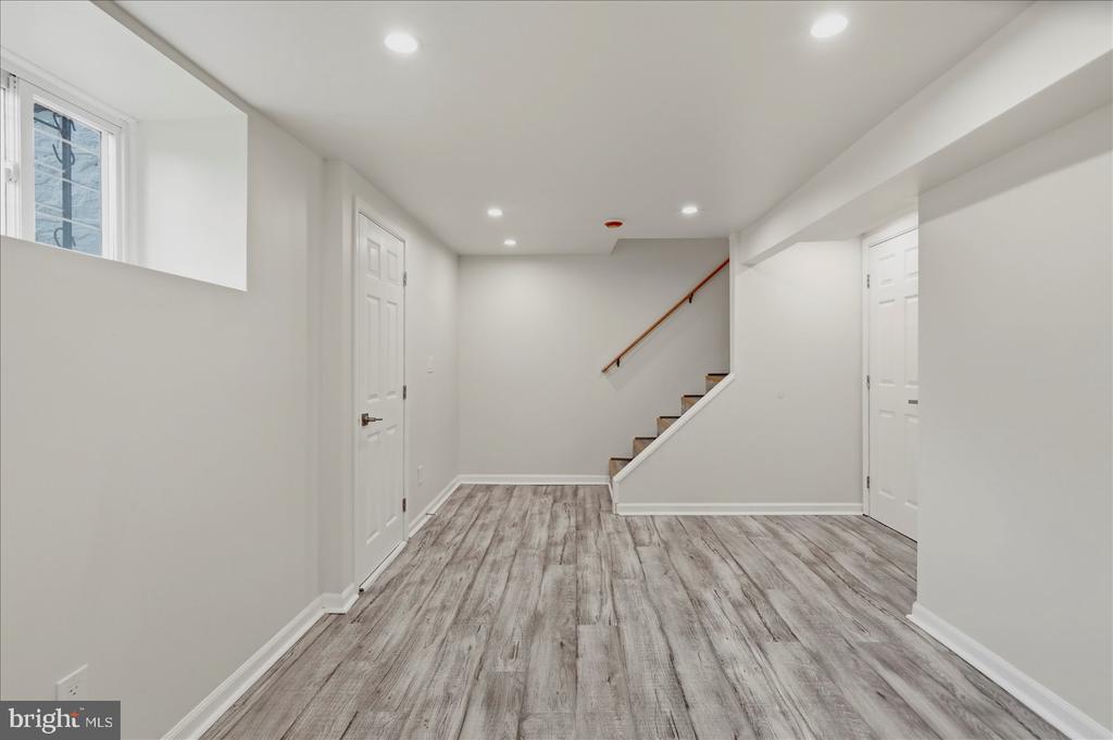 16 S MOUNT OLIVET LANE