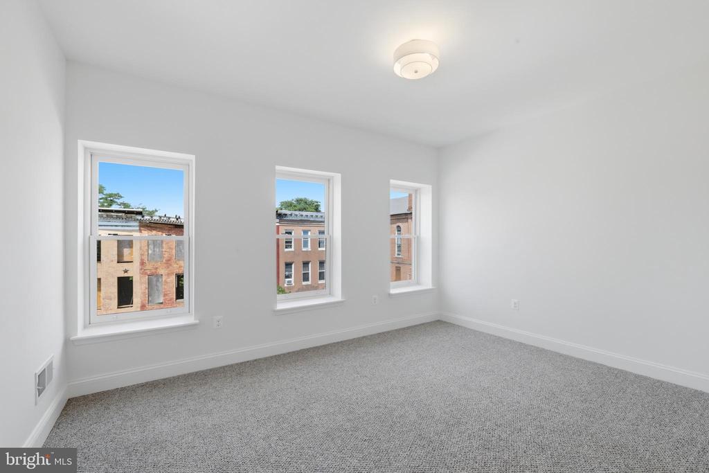 109 S FULTON AVENUE