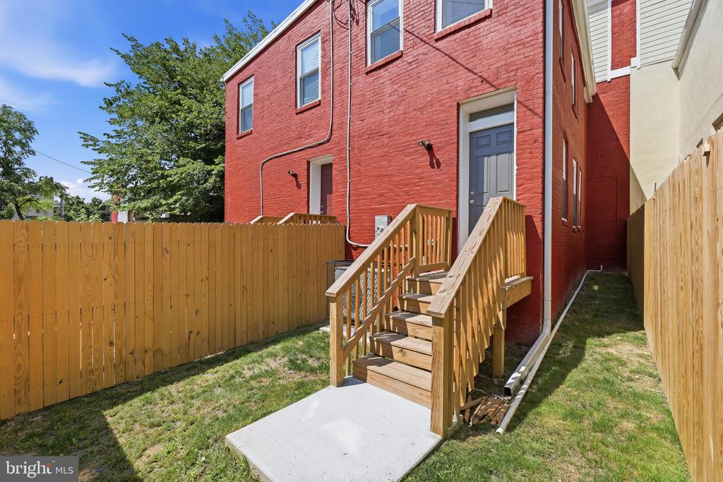 109 S FULTON AVENUE