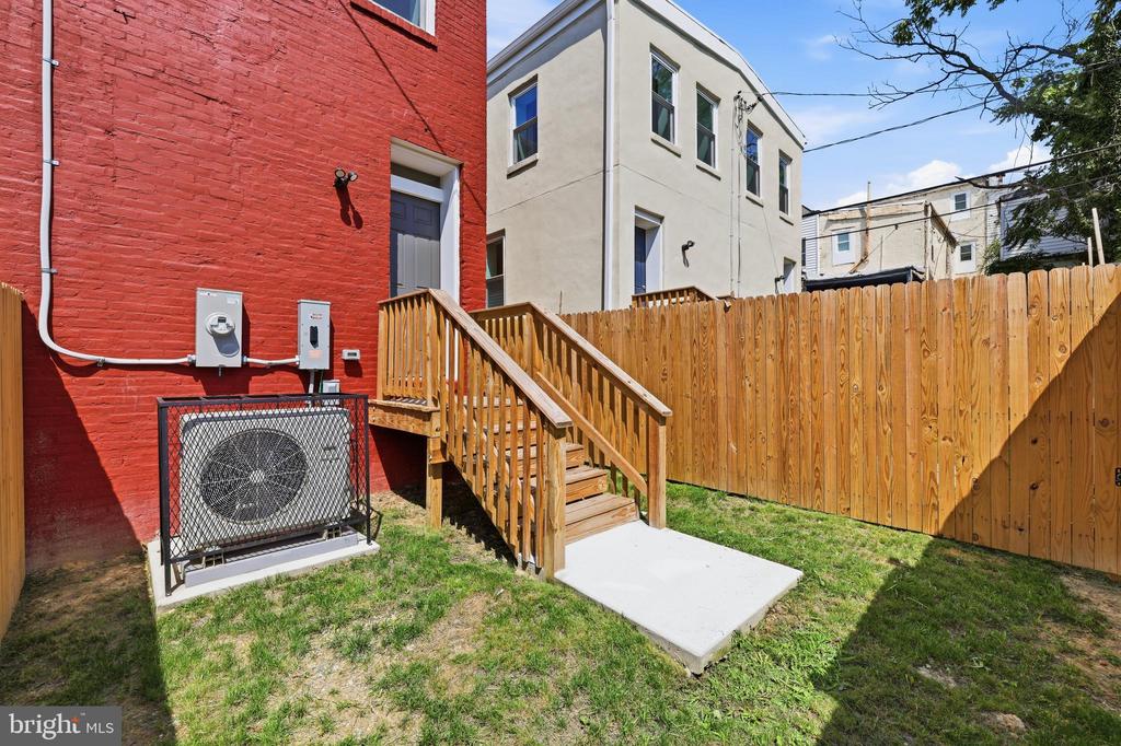 109 S FULTON AVENUE