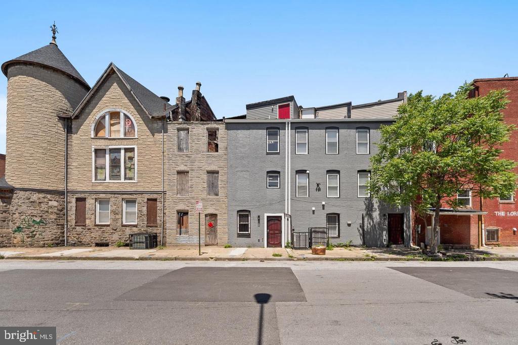 1807 HOLLINS STREET