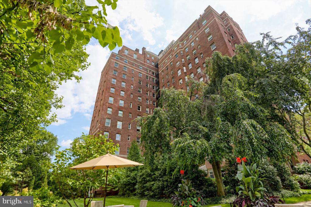 3908 N CHARLES STREET Unit: 1102