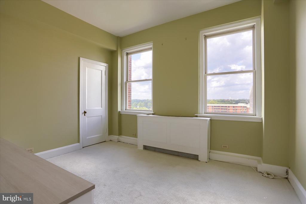 3908 N CHARLES STREET Unit: 1102