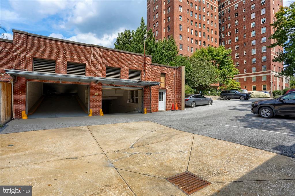 3908 N CHARLES STREET Unit: 1102