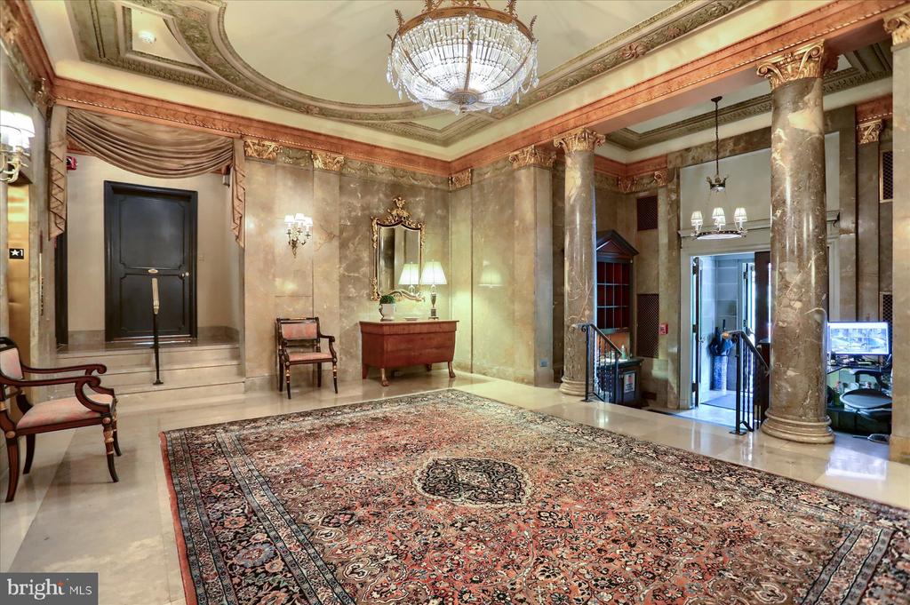 3908 N CHARLES STREET Unit: 1102