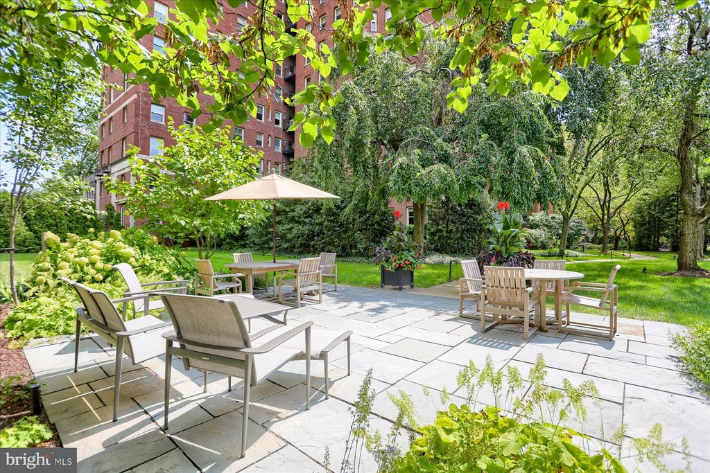3908 N CHARLES STREET Unit: 1102