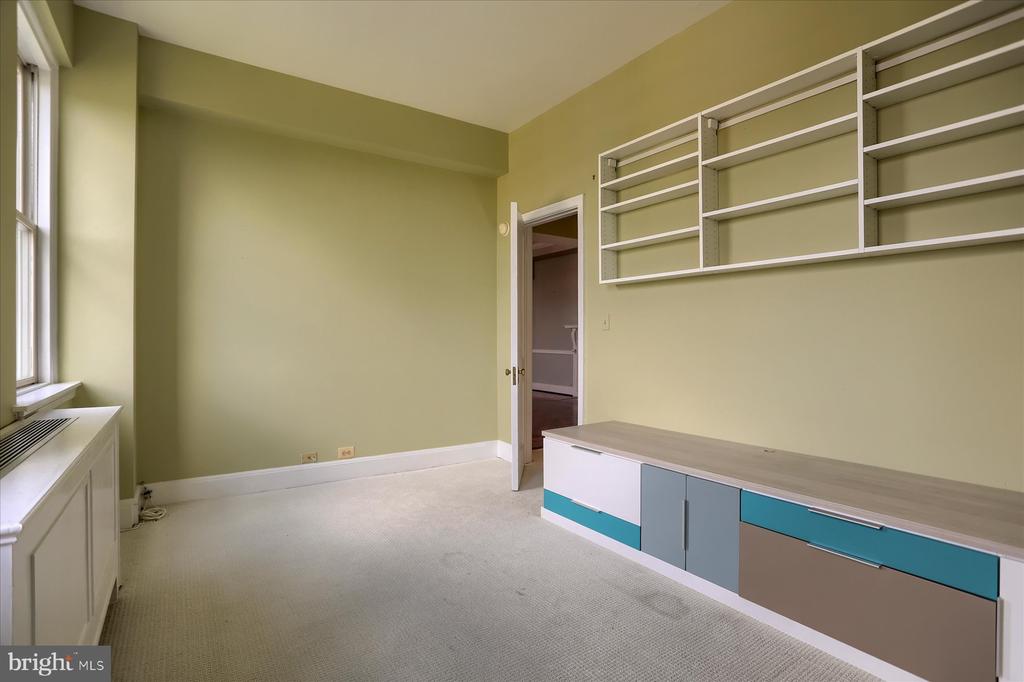 3908 N CHARLES STREET Unit: 1102
